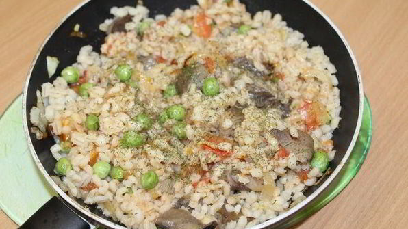 паэлья из перловой крупы и лесных грибов