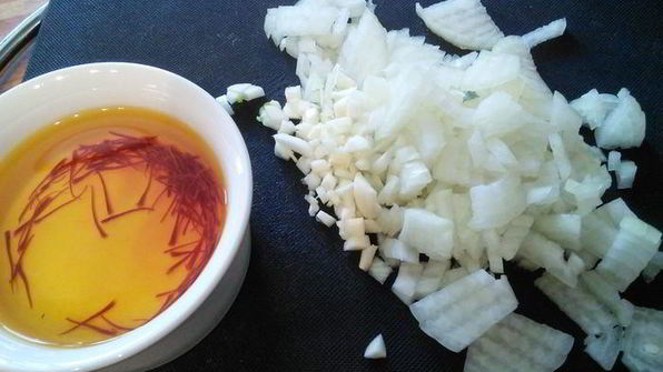 паэлья с курицей и морепродуктами