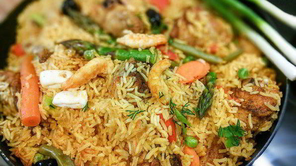 паэлья с курицей и морепродуктами