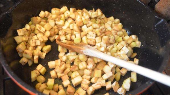 пилав из булгура с баклажанами