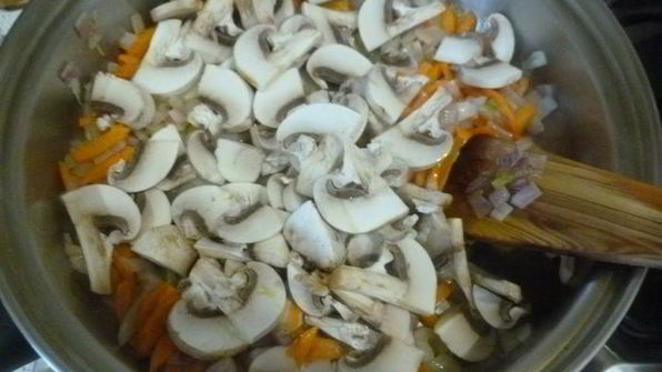 плов из бурого риса с грибами