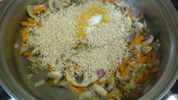 плов из бурого риса с грибами