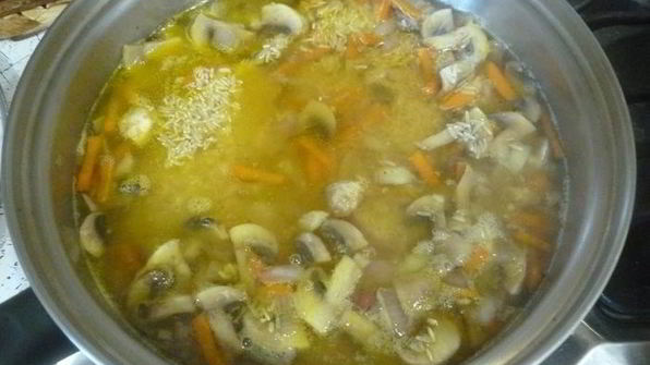 плов из бурого риса с грибами