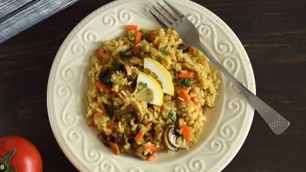 плов из бурого риса с грибами