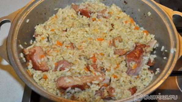 плов с копчеными ребрышками