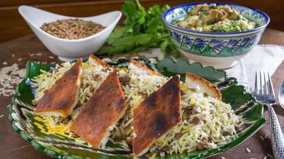 Плов с обжаренной в яйце курицей и чечевицей Чихыртма