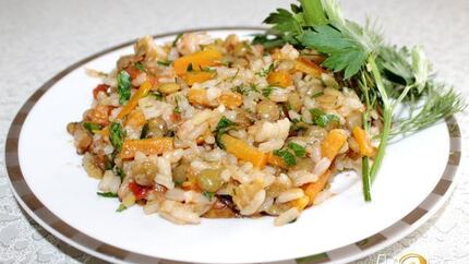 Полезный плов с чечевицей