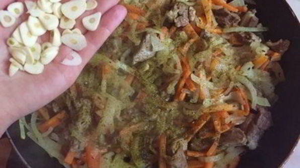 пряный плов с орехами