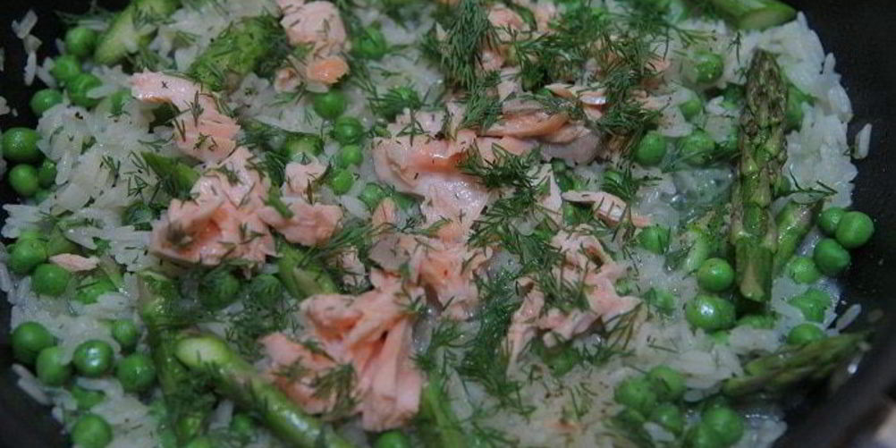 Рецепт весенний плов с семгой и спаржей