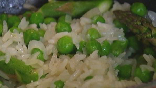 весенний плов с семгой и спаржей