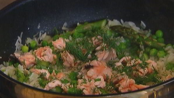 весенний плов с семгой и спаржей