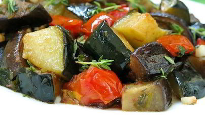 Ароматное рагу с кабачками и баклажанами