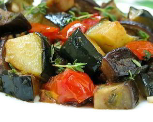 Ароматное рагу с кабачками и баклажанами