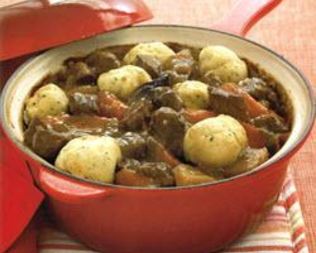 Домашнее рагу из говядины с клецками