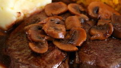 Грибное рагу с красным вином