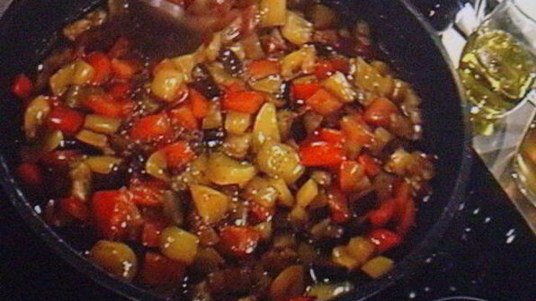 куриное филе с овощным рагу под бальзамическим соусом