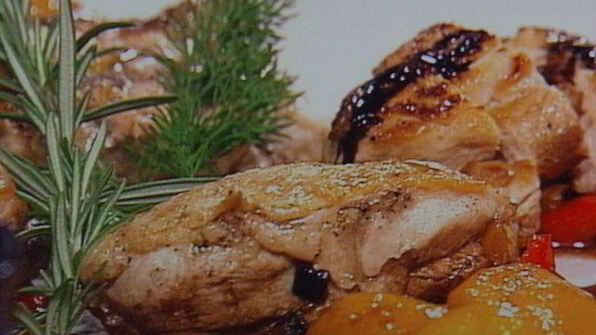 куриное филе с овощным рагу под бальзамическим соусом