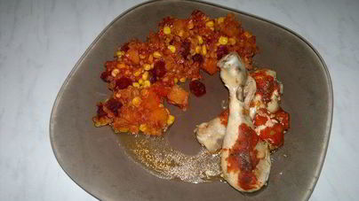 Куриные голени из духовки, чечевичное рагу с тыквой, кукурузой и свеклой