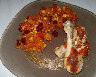 Куриные голени из духовки, чечевичное рагу с тыквой, кукурузой и свеклой