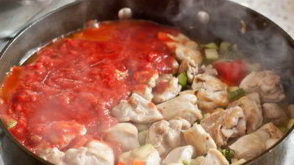 курица в овощном рагу