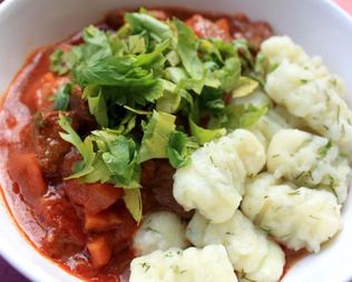 Мясное рагу с картофельными ньокками