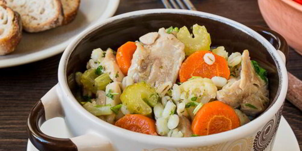 Рецепт нежное рагу из курицы с овощами и перловкой