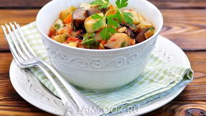 Овощное рагу с баклажанами и кабачками в мультиварке