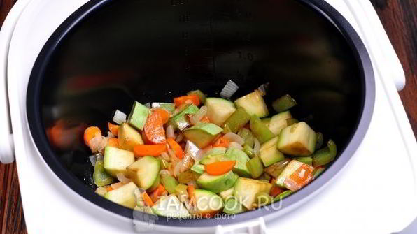 овощное рагу с баклажанами и кабачками в мультиварке