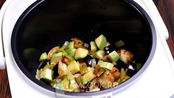 овощное рагу с баклажанами и кабачками в мультиварке
