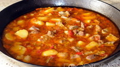 Овощное рагу с баклажанами, картошкой и мясом