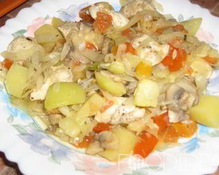 Овощное рагу с курицей в мультиварке