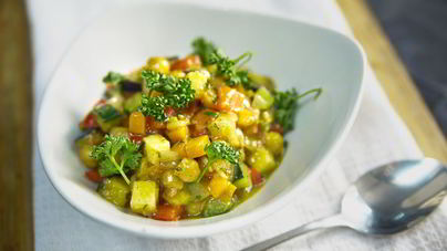 Овощное рагу с нутом и корицей