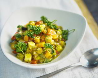 Овощное рагу с нутом и корицей