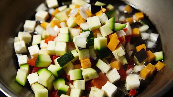 овощное рагу с нутом и корицей