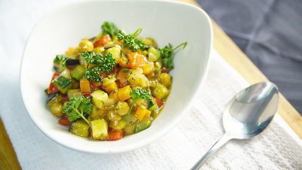 овощное рагу с нутом и корицей