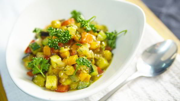 овощное рагу с нутом и корицей