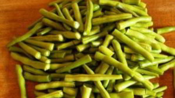 овощное рагу с охотничьими колбасками