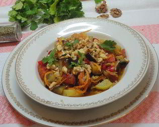 Овощное рагу с орехами