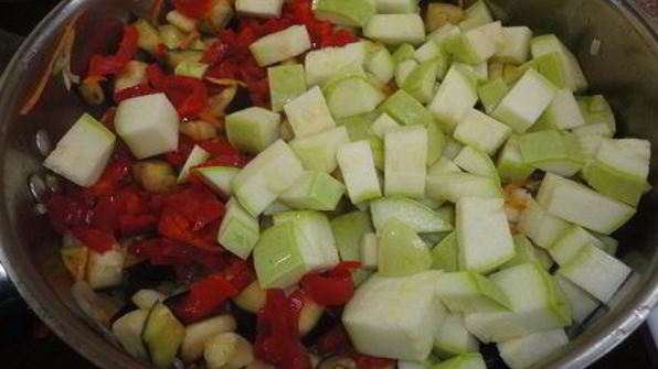 овощное рагу с орехами