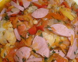 Овощное рагу с сосисками