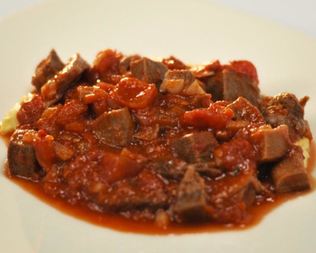 Рагу из говяжьего языка и хвоста с горчичным пюре