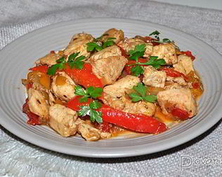 Рагу из куриного филе со сладким перцем
