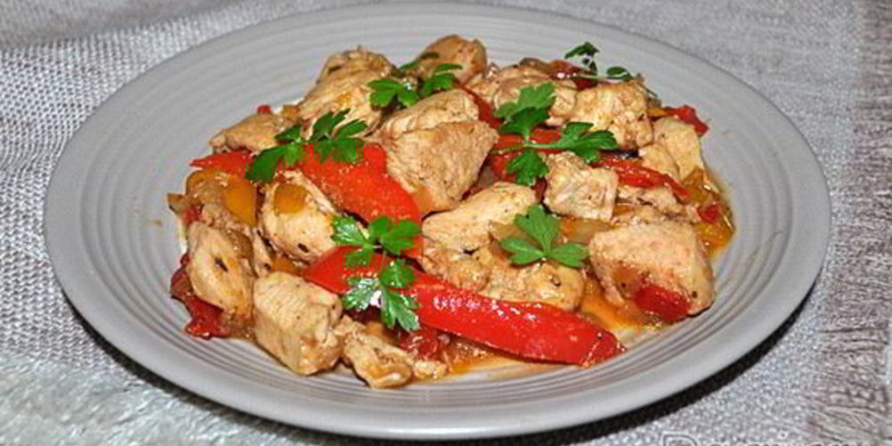 Рецепт рагу из куриного филе со сладким перцем
