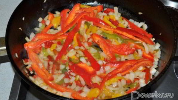 рагу из куриного филе со сладким перцем