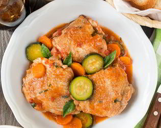 Рагу из курицы с морковью и цуккини