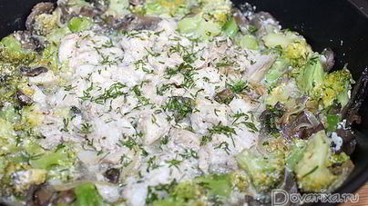 Рагу из минтая с шампиньонами и брокколи