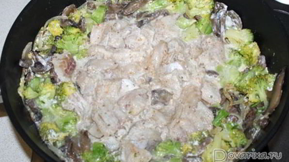 рагу из минтая с шампиньонами и брокколи