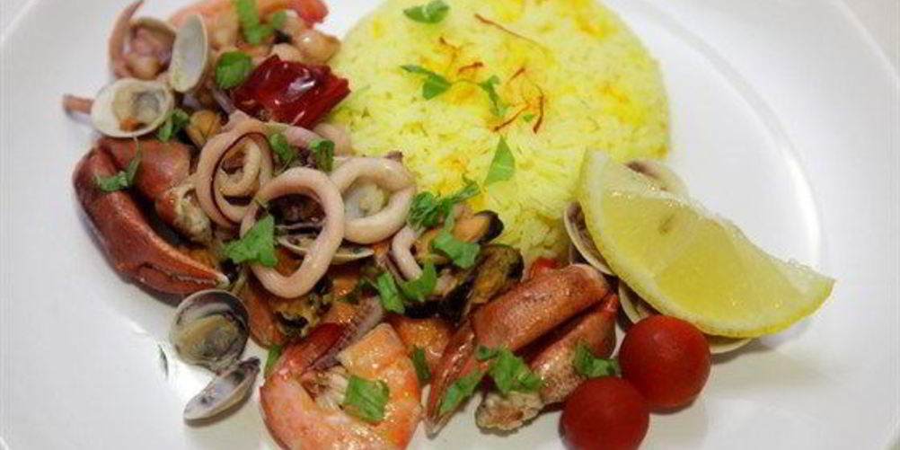 Рецепт рагу из морепродуктов с изюмом и орехами