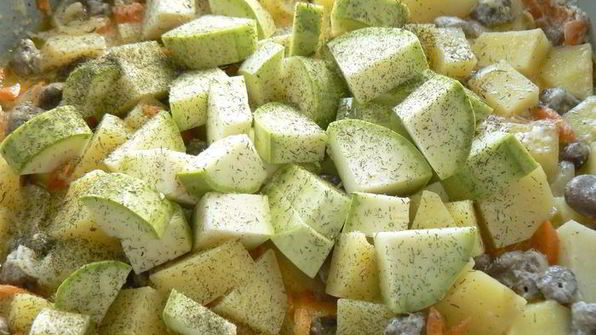 рагу с куриными сердцами под крышечкой