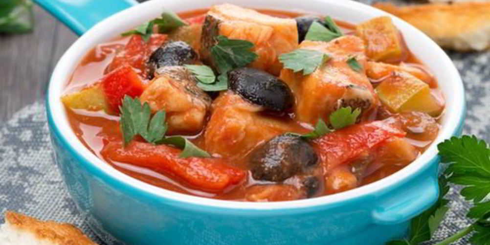 Рецепт рагу с тунцом и томатами